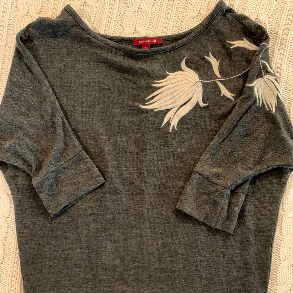 Gray and Cream Flower Detail 3/4 Sleeve Top